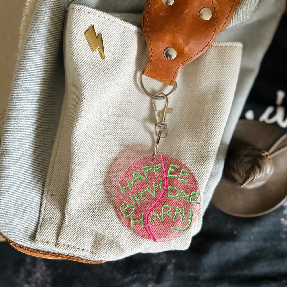 Harry Potter Birthday cake keychain, Happee Birthdae Harry, Hagrid Hogwarts